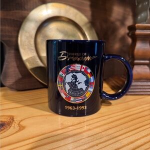 Mary Kay 1963-1993 World Of Dreams Ceramic Coffee Or Tea mug Vintage. Gold Trim